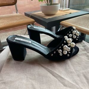 LIKE NEW Velvet Slides w Pearl Decor
